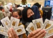 Harga Emas Antam Anjlok Rp42.000