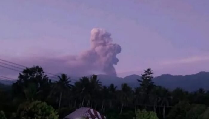 Gunung Dukono Maluku Utara Meletus, Hembuskan Abu Vulkanik Setinggi 1,4 kilometer