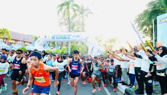 Lomba HSU Bangkit Berlari Menjadi Simbol Bangkit Semangat HSU Menuju Sehat dan Maju