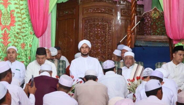 Sekdaprov Kalsel Hadiri Haul ke-21 Guru Cangkring Tapin