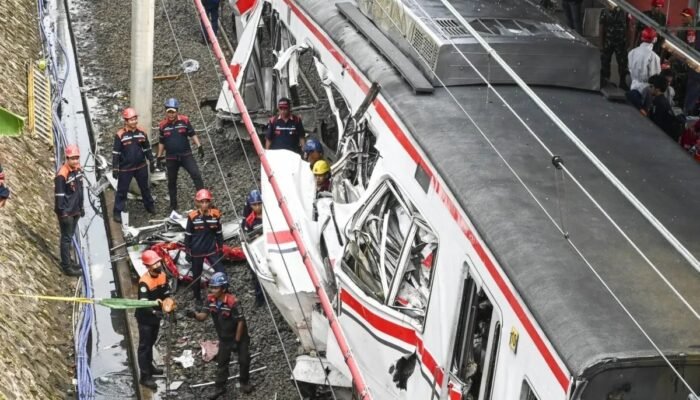 Korban Meninggal Tabrakan Kereta Api di Bekasi Timur Jadi 14 Orang