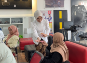 Rayakan Hari Kartini, Karyawan Honda Trio Motor Perintis Tampil Anggun dan Berbagi Cokelat untuk Pengunjung Perempuan