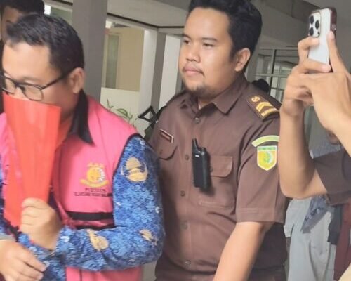 Dua Mantan Pejabat Disdik Dijebloskan Penyidik Kejari Banjarmasin ke Tahanan