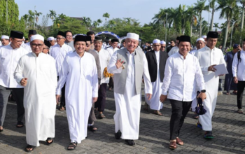 1 4 klm Kontrak Pemprov 28 Gubernur dan Wagub Sholat Idul Adha di Masjid Raya