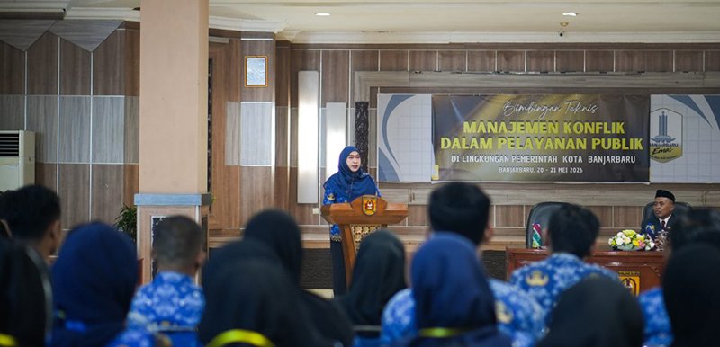 Wali Kota Banjarbaru Buka Bimtek Manajemen Konflik Pelayanan Publik 1 6 bjb1 1