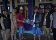 Wabup Serahkan Bantuan Logistik bagi Warga Terdampak Banjir