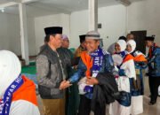 Wabup Lepas Keberangkatan Jamaah Calon Haji HSS Kloter 18
