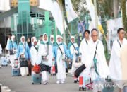 Jemaah Calhaj Tanbu Keloter BDJ 18 Embarkasi Banjarmasin di Berangkatkan Ke Tanah Suci