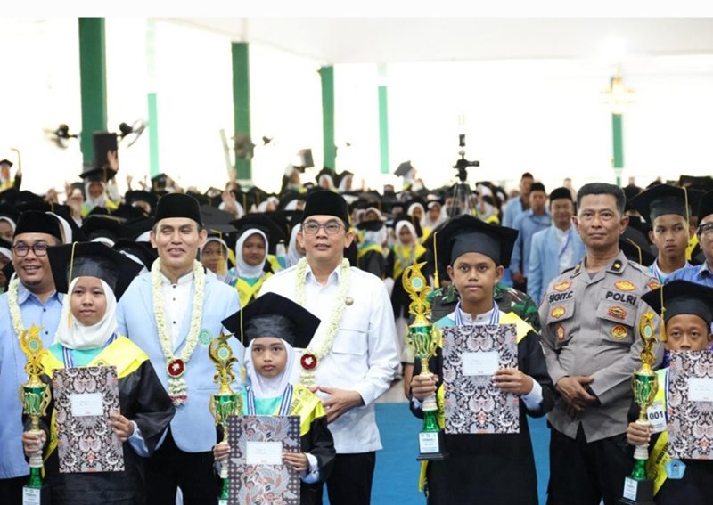 1.200 Santri dan Santriwati TKA-TPA LPPTKA BKPRMI Tanbu di Wisuda 1 Hal 12 Tanbu 35 klm 8