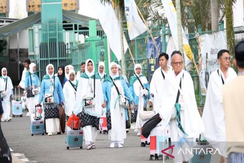 Jemaah Calhaj Tanbu Keloter BDJ 18 Embarkasi Banjarmasin di Berangkatkan Ke Tanah Suci 1 Hal 12 Tanbu 35 klm