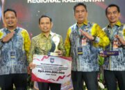 Bupati Tapin Raih Penghargaan Terbaik Pertama Penanganan Kemiskinan Ekstrem Dan Stunting