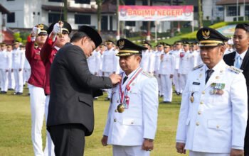 Bupati dan Wabup Dianugrahi Kartika Pamong Praja Muda dan Alumni Kehormatan IPDN 4 Hal 12 Tapin 35 klm 4