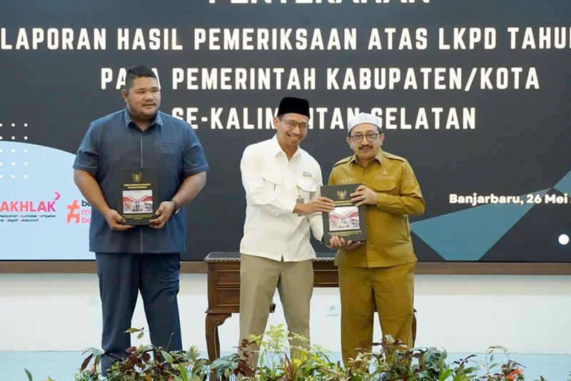 Pemkab Banjar Sukses Pertahankan Opini WTP 1 Hal 4 4 KLm Martapura Terima LKPD