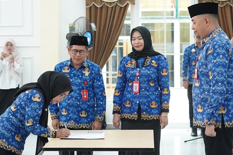 Hal 4 4 klm Martapura Lantik Kepala Sekolah