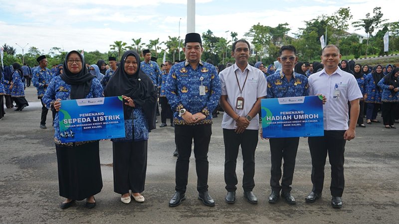 Apel Gabungan dan Penyerahan Hadiah Bank Kalsel 1 Hal 4 Kotabaru 1 3 klm 6