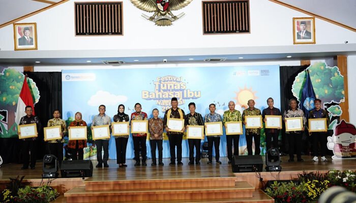 Di Tengah Arus Digital, Banjarmasin Sukses Jaga Bahasa Daerah 3 Hal 5 4 KLm Gabung Kontrak 2 1