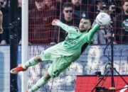 Maarten Paes Kebobolan Dua Gol, Ajax Amsterdam Ditahan PSV 2-2