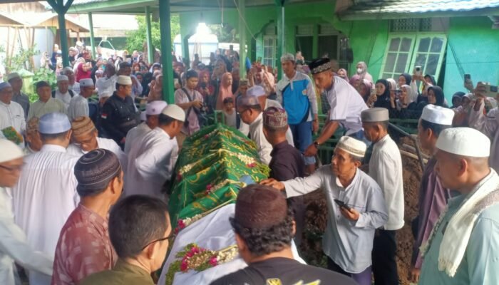 Ratusan Pelayat dari Balangan Hadiri Pemakaman KH Husin Naparin
