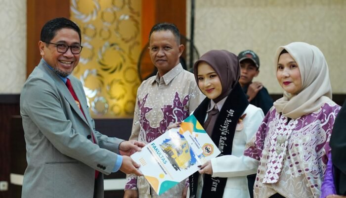 ULM Cetak 39 Apoteker Baru, Raih Nilai Tetinggi di Kalsel