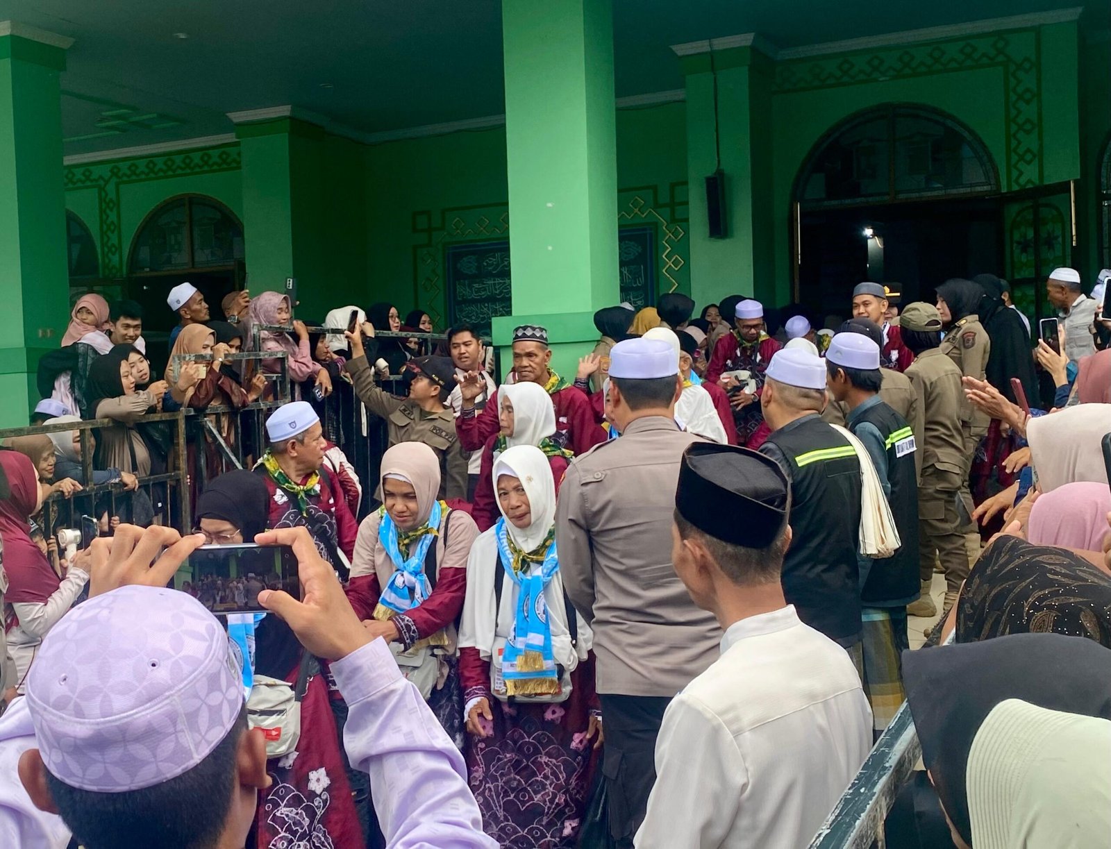 Sebanyak 330 Jemaah Haji HST Diberangkatkan Bersama Kloter 14 1 IMG 20260512 WA0059 scaled