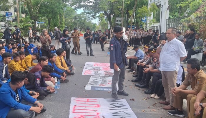 Ratusan Mahasiswa Kepung DPRD Kalimantan Selatan, Soroti Pendidikan dan Transparansi Program MBG