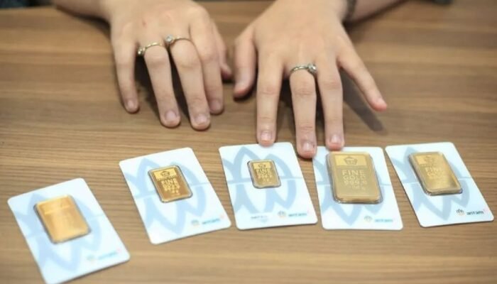 Harga Emas Antam Turun