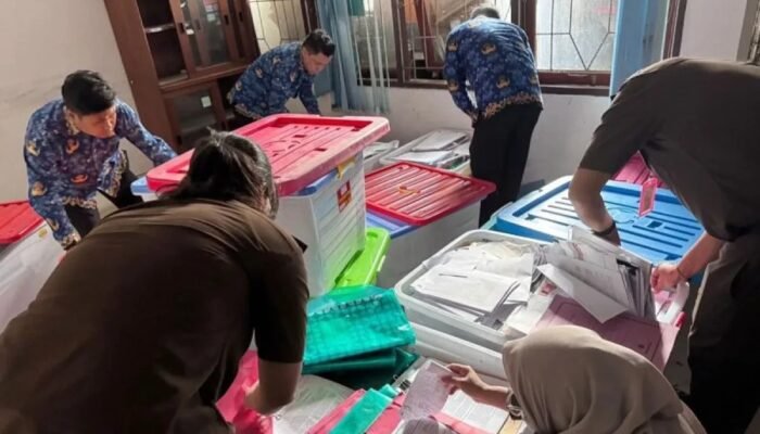 Kejati Kalteng Geledah Kantor Dinas DPMPTSP dan ESDM Terkait Kasus Dugaan Korupsi Zirkon