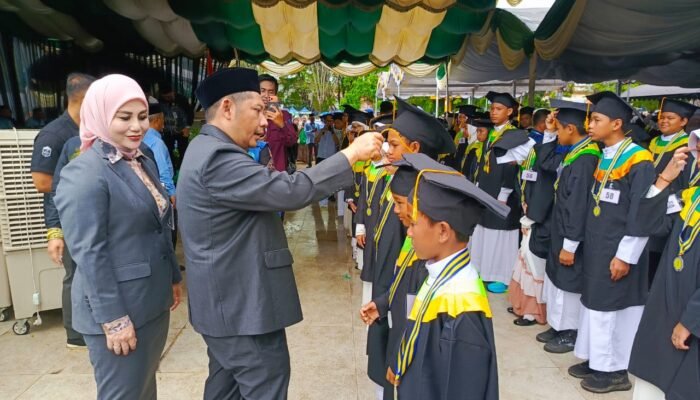 Bupati HST Wisuda 1.678 Santri TK TPA Al Qur’an