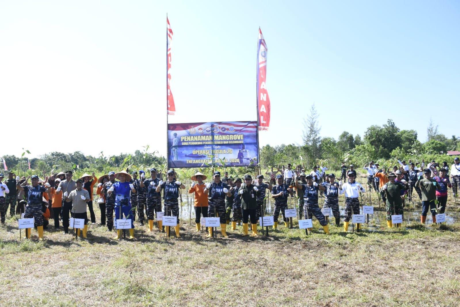 TNI AL Gelar Aksi Bersih Pantai dan Tanam Mangrove di Tanah Laut Melalui Operasi Trisila 26, Wujudkan Indonesia ASRI 1 IMG 20260521 WA0087