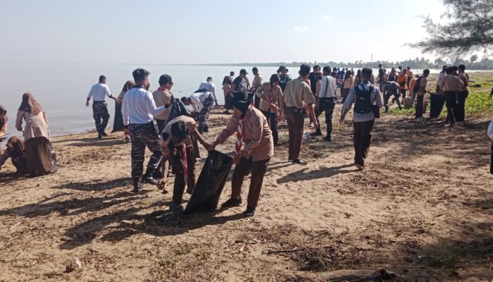 TNI AL Gelar Aksi Bersih Pantai dan Tanam Mangrove di Tanah Laut Melalui Operasi Trisila 26, Wujudkan Indonesia ASRI 3 IMG 20260521 WA0097