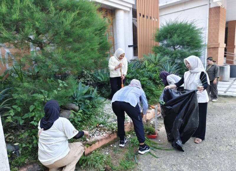 Setwan Balangan Laksanakan ‘Gerakan Jumat Bersih’ 1 IMG 20260522 WA0033 e1779430179701
