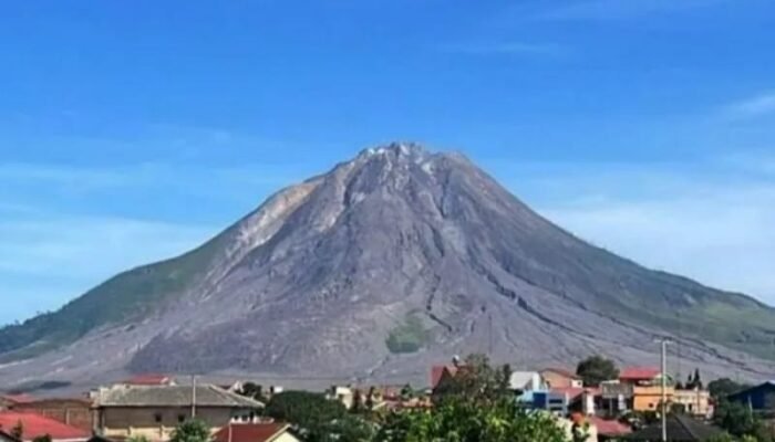 Aktivitas Gunung Sinabung Meningkat, Wisatawan dan Pendaki Diminta tak Lakukan Kegiatan Radius 2 Kilometer