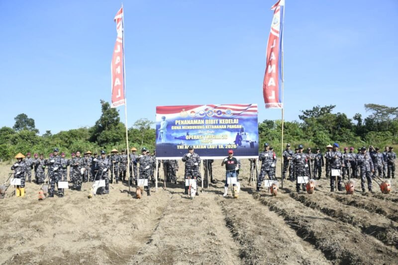 TNI AL Tanam Bibit Kedelai di Banjarbaru, Perkuat Ketahanan Pangan Nasional 1 IMG 20260522 WA0066 e1779464752172
