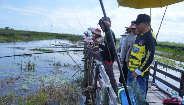 Supian HK Gelar Lomba Mancing Mania Meriahkan HUT HSU ke-74