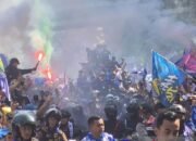 Ratusan Ribu Bobotoh Padati Kota Bandung, Rayakan Hattrick Gelar Persib di Super League