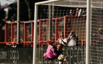 Dua Kali Gagalkan Tendangan Penalti, Maarten Paes Bawa Ajax ke Liga Konferensi UEFA 7 IMG 20260525 WA0023