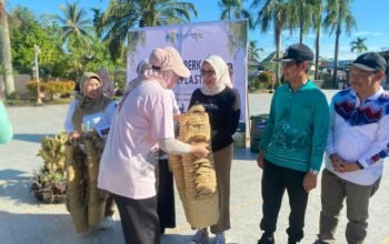 DLH Banjarmasin Ingatkan Panitia Kurban Tidak Gunakan Kantong Plastik sebagai Pembungkus Daging 5 IMG 20260525 WA0029 1
