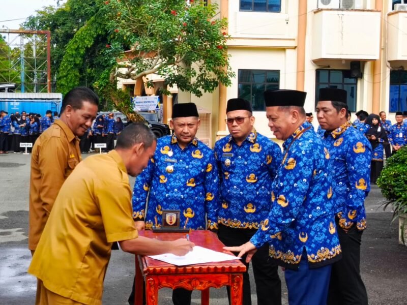 Peringati Harkitnas ke-118 Bupati HST Serahkan Hibah Aset Kantor dan Pasar Desa 1 IMG 20260525 WA0033 e1779712703441