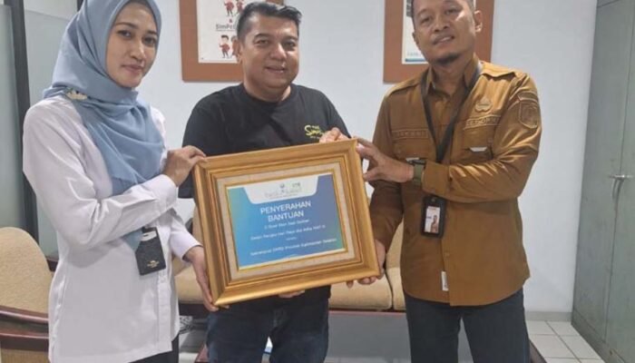 Bank Kalsel Serahkan Dua Sapi Qurban kepada Sektetariat DPRD Provinsi Kalsel