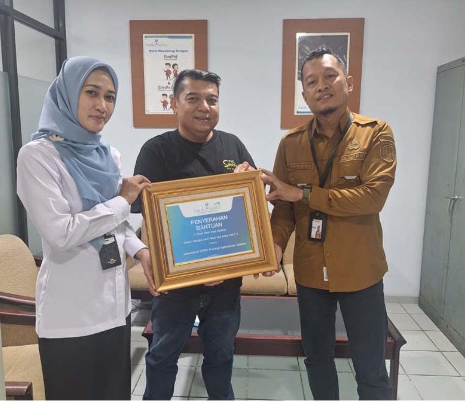 Bank Kalsel Serahkan Dua Sapi Qurban kepada Sektetariat DPRD Provinsi Kalsel 1 IMG 20260526 WA0008