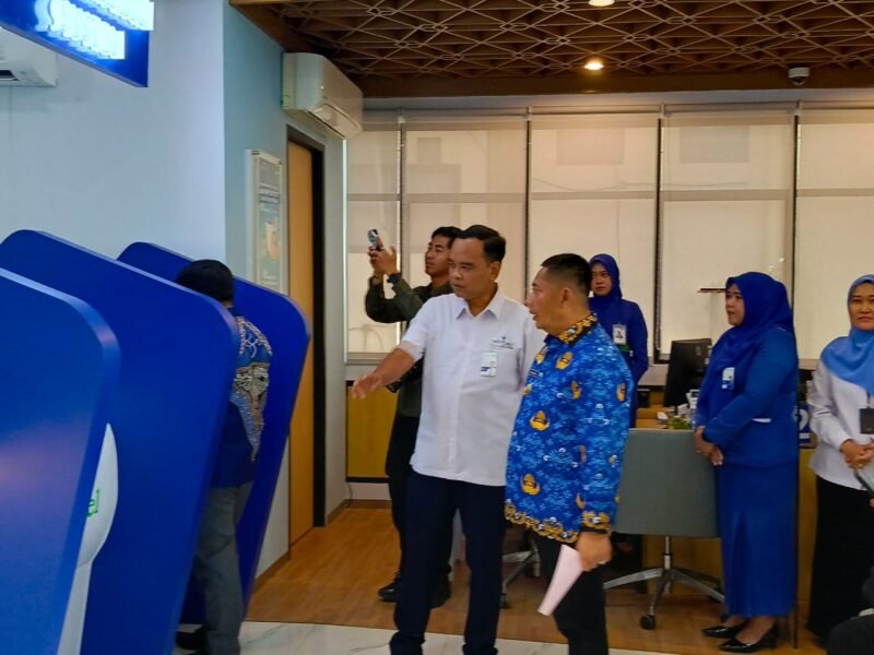 Samsul Rizal Dukung Digitalisasi Pelayanan Perbankan Melalui SBS Bank Kalsel 1 IMG 20260526 WA0013 1 e1779767216418