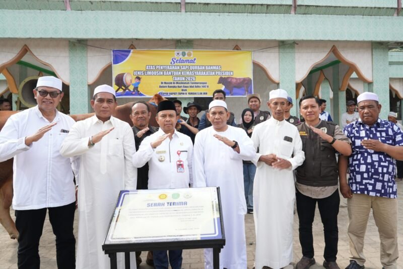 Usai Salat Id, Bupati Tapin Serahkan Sapi Kurban Presiden RI di Masjid Al Maslahah Tambarangan 1 IMG 20260528 WA0009 scaled e1779953746651