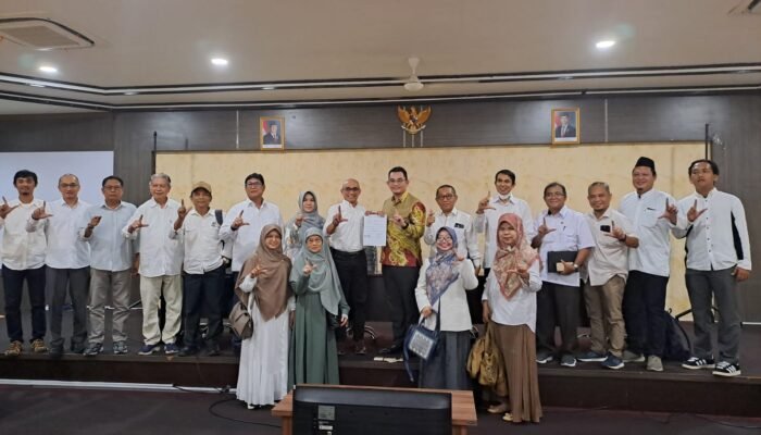 Dr Iwan Aflanie Daftar Pertama Bakal Calon Rektor ULM