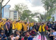 Mengecam Kebijakan Pemerintah