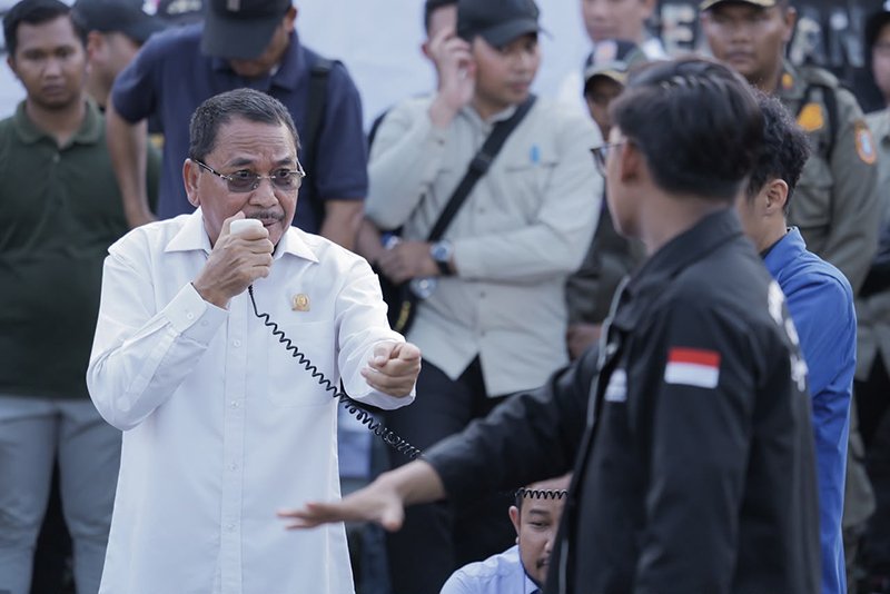 Terhadap Anggota DPR RI Dapil Kalsel 1 1 3 klm 4 cm demo