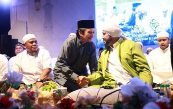 1 35 klm Kontrak Pemprov 16 Wagub Kalsel Hasnuriyadi bersholawat bersama Habib Syekh dan warga