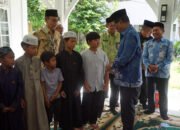 Bupati HSS Bagikan Santunan Anak Yatim di Hari Asyura 