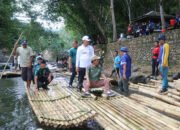 Bersih Susur Sungai dan Persiapkan Festival Bamboo Rafting 