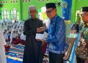 Wabup Serahkan Santunan Anak Yatim dan Mualaf
