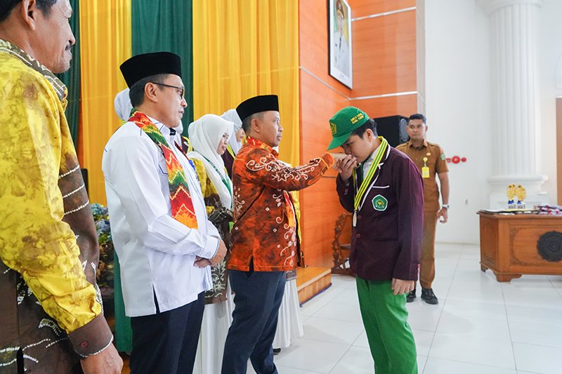 Kelulusan Siswa MIN 6 Tapin Bupati Dorong Generasi Berakhlak dan Siap Bersaing 1 Hal 12 Tapin 35 klm 2